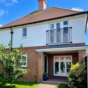 BOURNECOAST - DETACHED HOUSE with PARKING and GARDEN - HB7358